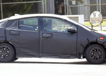 2016-toyota-prius-kamuflajli
