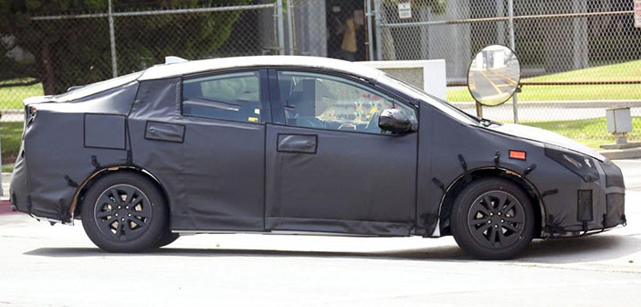 2016-toyota-prius-kamuflajli