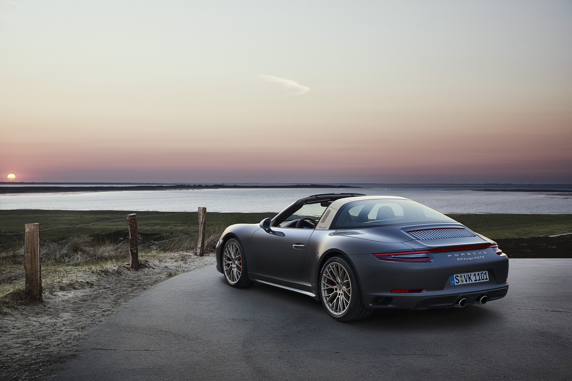 42e5f983-porsche-911-targa-4-gts-exclusive-manufaktur-edition-5
