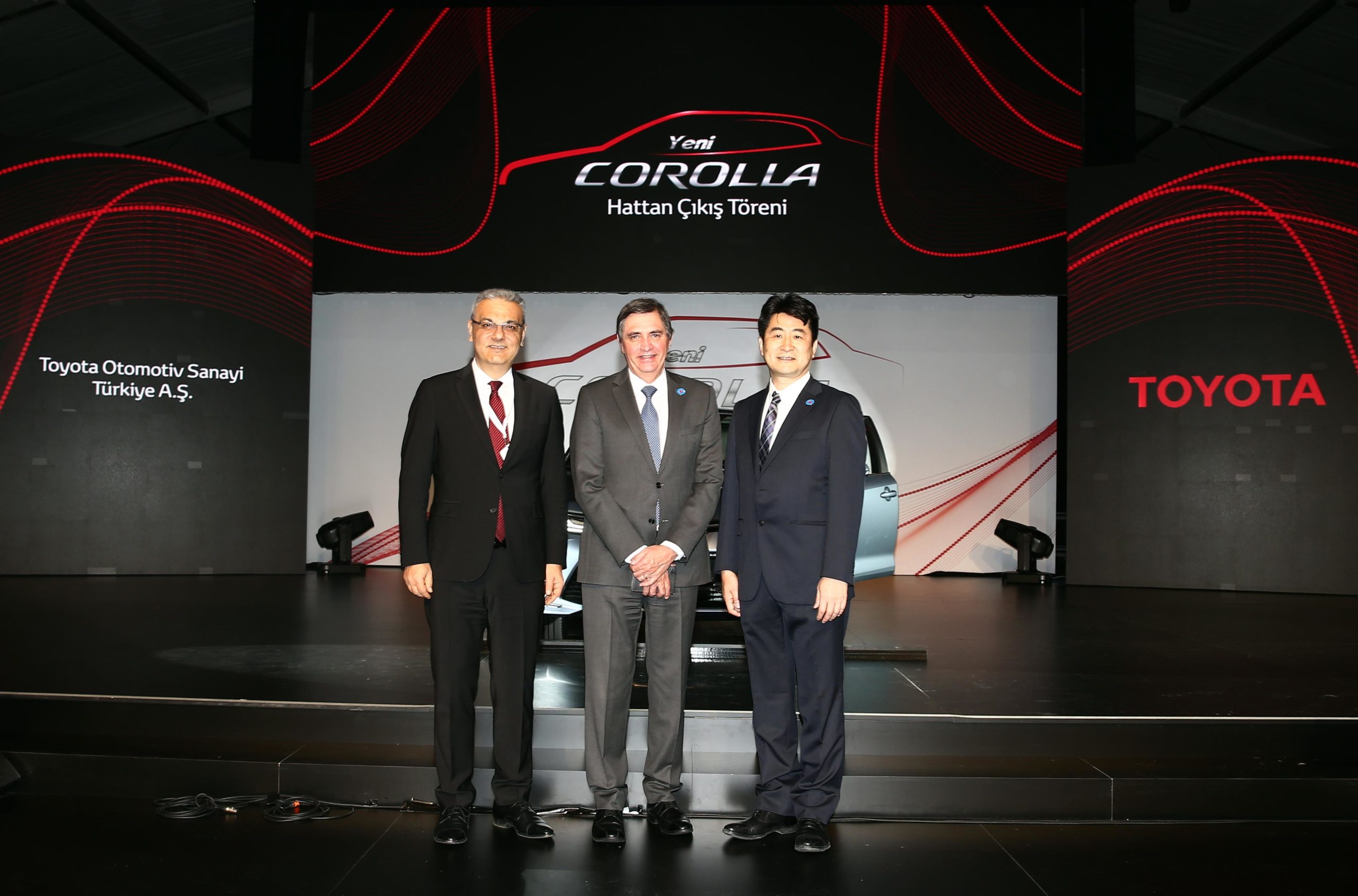 1548679539_Toyota_Turkiye_Satis_Pazarlama_CEO_Ali_Haydar_Bozkurt_Toyota_Motor_Avrupa_Baskani_Dr_Johan_van_Zyl_Toyota_Otomotiv_Sanayi_Turkiye_Genel_Mudur_ve_CEO_Toshihiko_Kudo