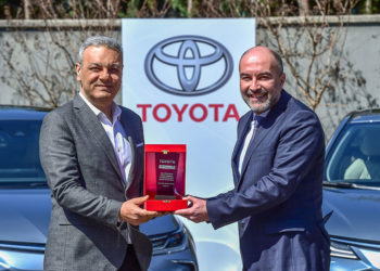 Toyota-Corolla-Hybrid