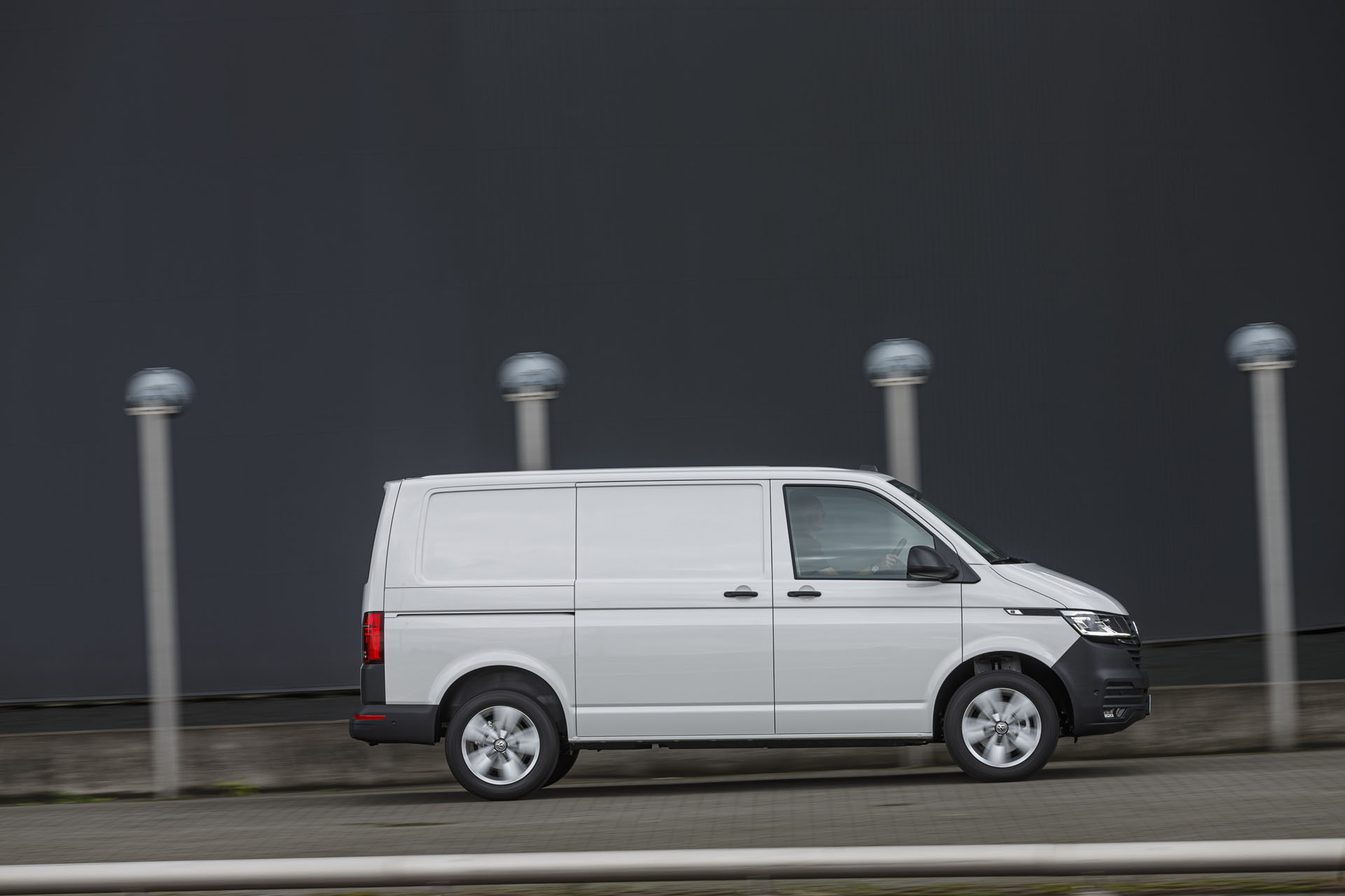 volkswagen_transporter_van_90